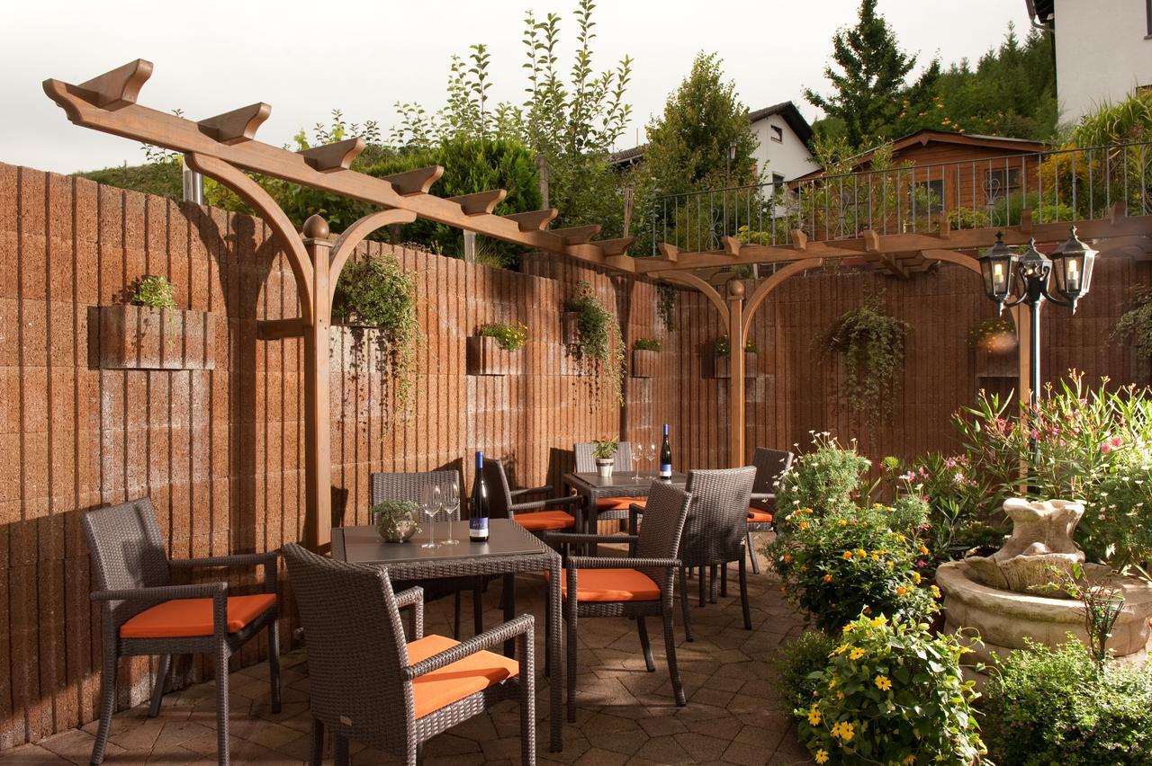 Weingut Hees - Landgasthof Zum Jaeger Aus Kurpfalz Auen Exterior foto